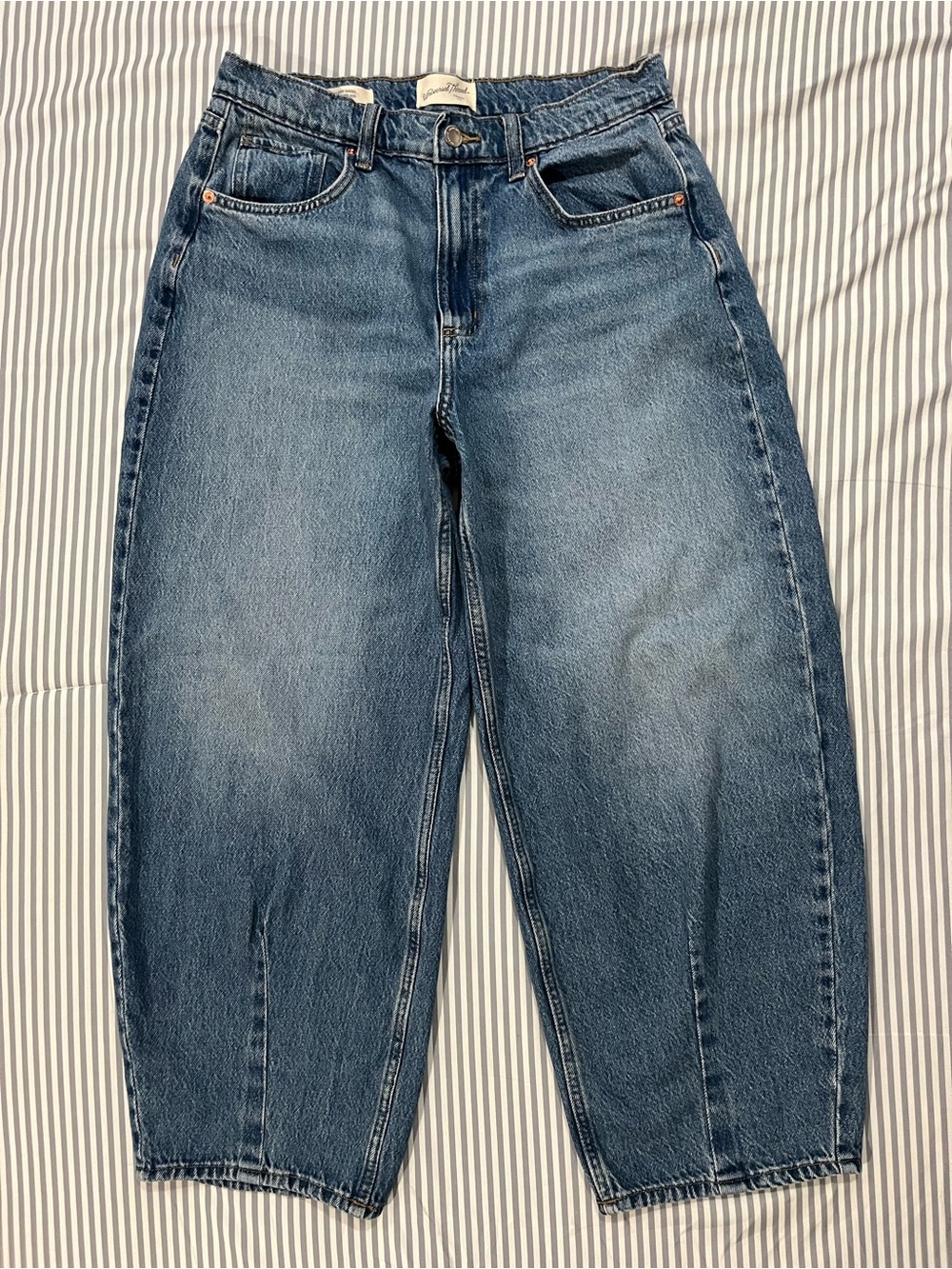 Universal Thread High-Rise Barrel Blue Jeans
